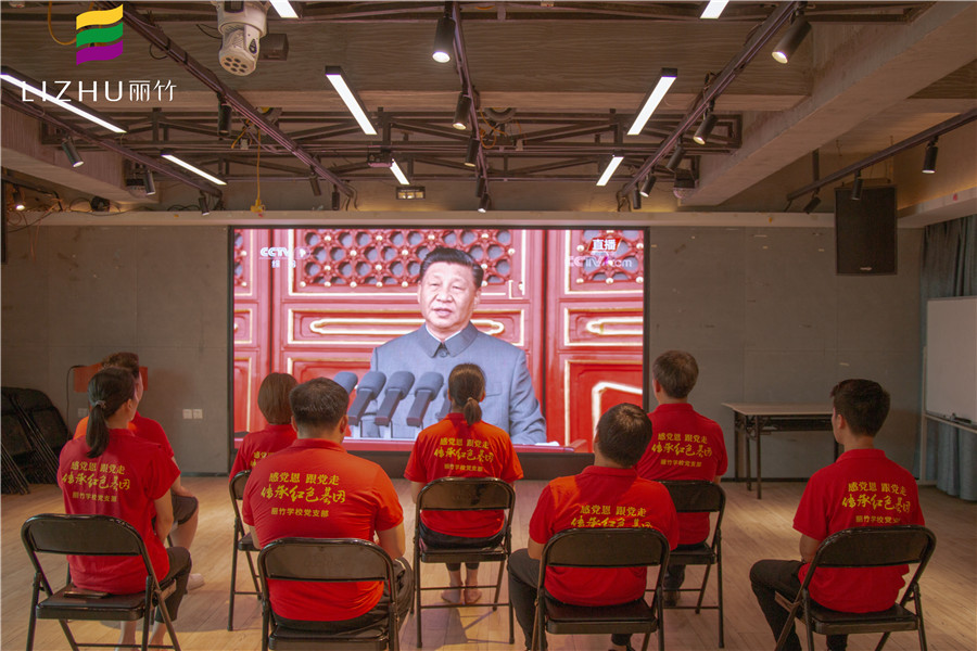 黨員和入黨積極分子繼續(xù)集中學習，收聽習總書記的講話，備受鼓舞.jpg